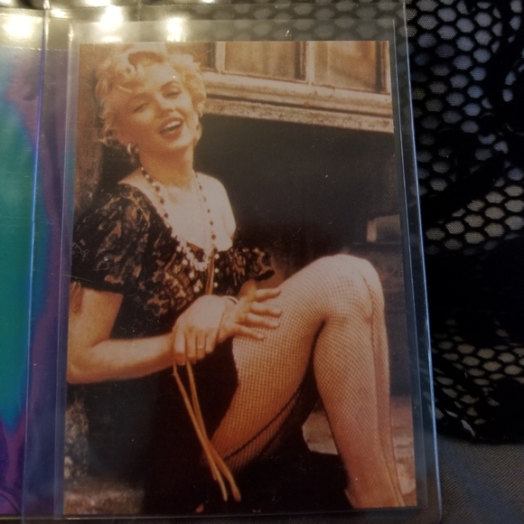 Marilyn Monroe collector cards - Picture 4 of 9